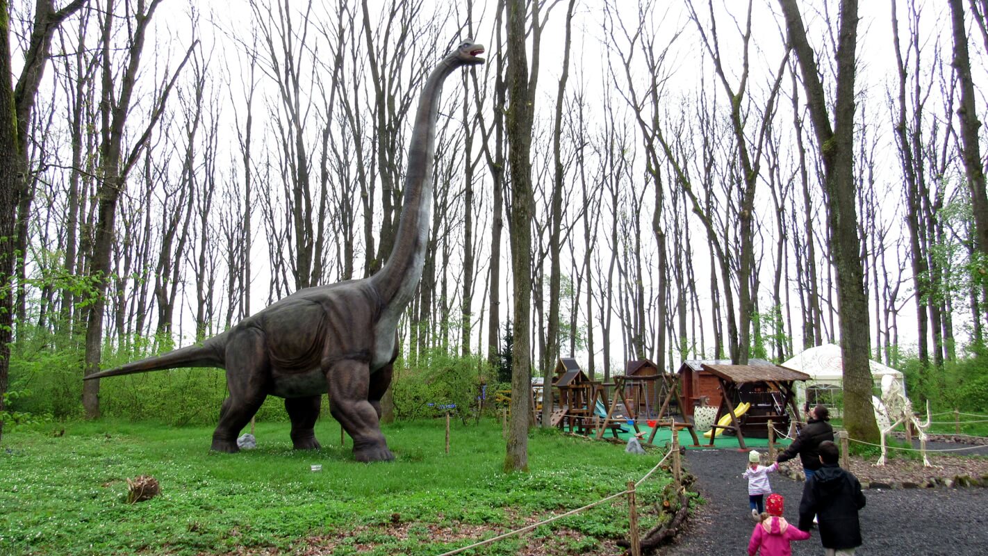 Парк динозавров в Берегово